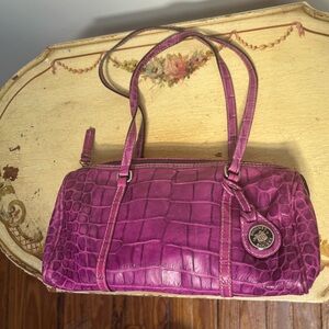 Vintage Dooney & Bourke Alligator Print Leather Shoulder bag in Fuchsia-Barrel